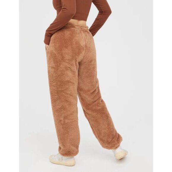 OFFLINE By Aerie Fluffy Sherpa Jogger in Cappuccino Size Large - Picture 3 of 7